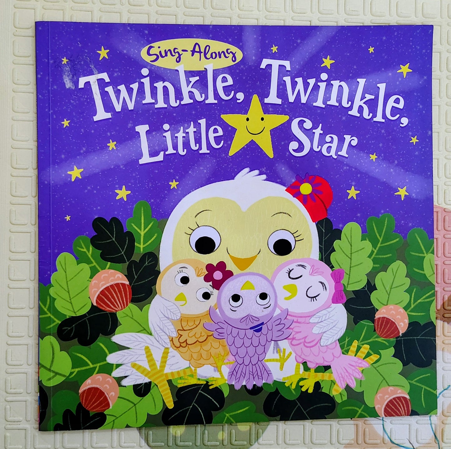 Sing Along: Twinkle Twinkle Little Star – adapted by Susie Linn, illustrated by Jo Byatt