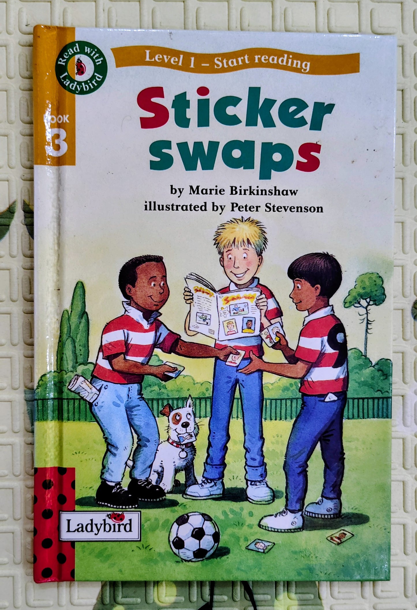 Ladybird – Sticker Swaps (Level 1 – Start Reading)